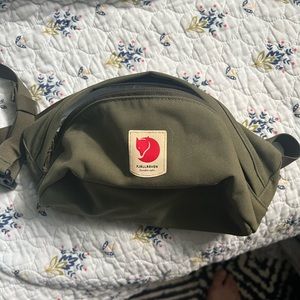 Fjallraven Ulmo Medium Crossbody/hip pack. 2L volume. Laurel Green color.